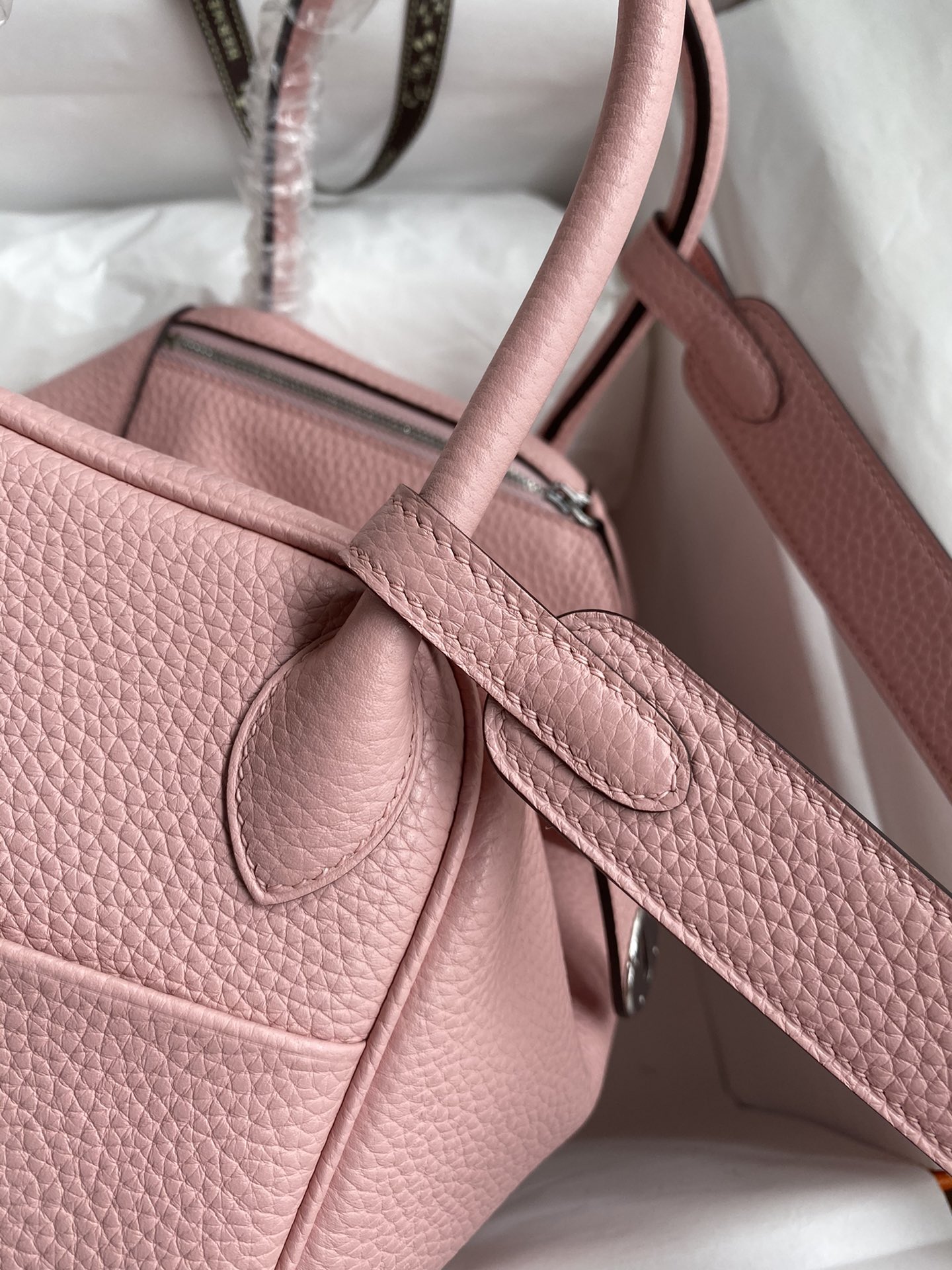 Hermes Lindy 26cm Handbag Shoulder Bag In Pink Clemence Leather